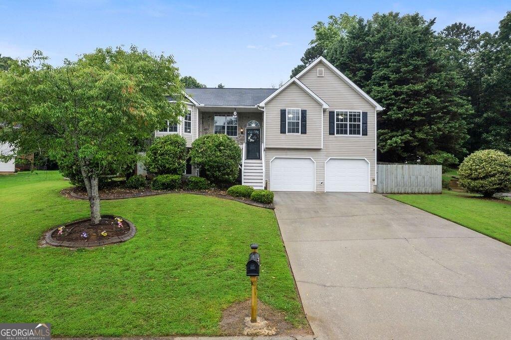 74 Knights Ct, Dallas, GA 30157 - raised ranch featuring a garage, a front lawn, and driveway