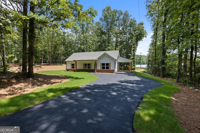560 Coots Lake Rd, Rockmart, GA 30153 - single story home with asphalt driveway and a front lawn