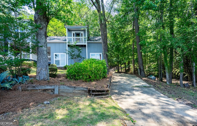 230 Kelly Dr, Hamilton, GA 31811 - mid-century inspired home featuring board and batten siding, a balcony, and concrete driveway