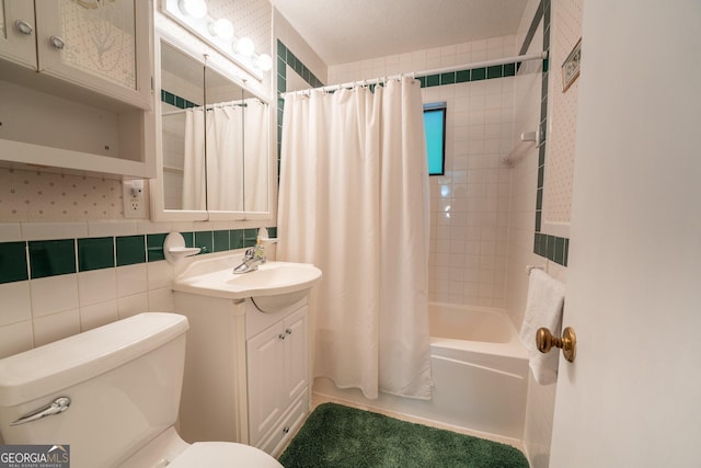 115 Jin Ln, Franklin, NC 28734 - bathroom with toilet, vanity, shower / bath combo, and tile walls