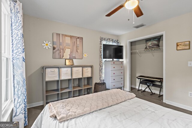 4365 Wicklow Ct, Suwanee, GA 30024 - bedroom with a closet, wood finished floors, baseboards, and a ceiling fan
