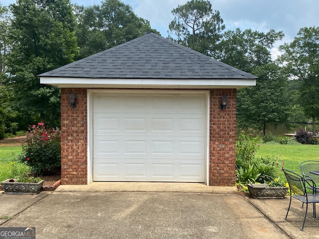475 Harbour Shores Dr, Jackson, GA 30233 - garage featuring concrete driveway