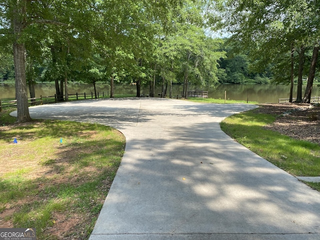 475 Harbour Shores Dr, Jackson, GA 30233 - surrounding community with curved driveway and a water view