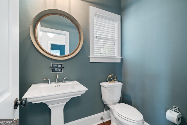 435 New St, Macon, GA 31201 - bathroom with toilet and baseboards