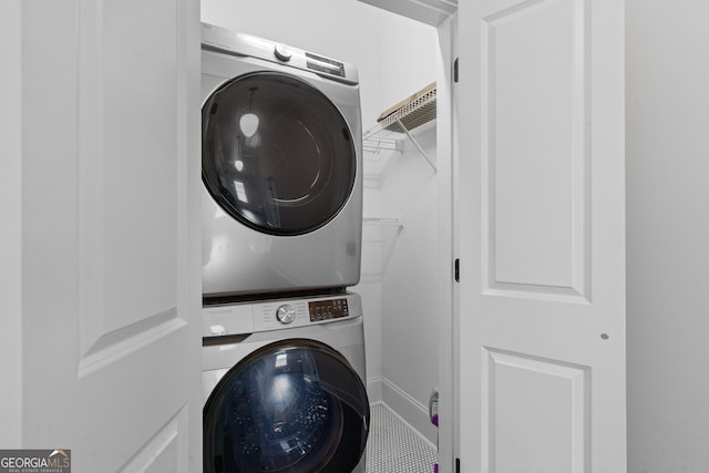 435 New St, Macon, GA 31201 - laundry area with stacked washer and clothes dryer