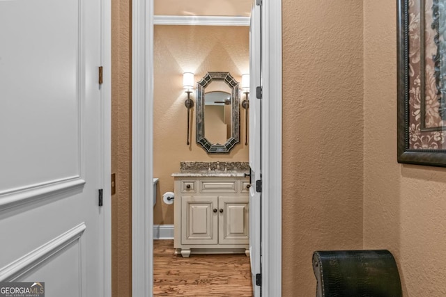 1031 Sugar Run, Greensboro, GA 30642 - hallway with wood finished floors and a textured wall