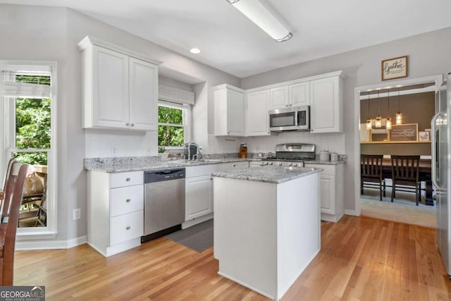 117 Willow View Ln, Canton, GA 30114 - kitchen featuring stainless steel appliances, light wood-style floors, white cabinetry, a kitchen island, and recessed lighting
