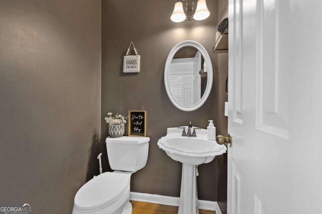 117 Willow View Ln, Canton, GA 30114 - bathroom featuring toilet and a chandelier