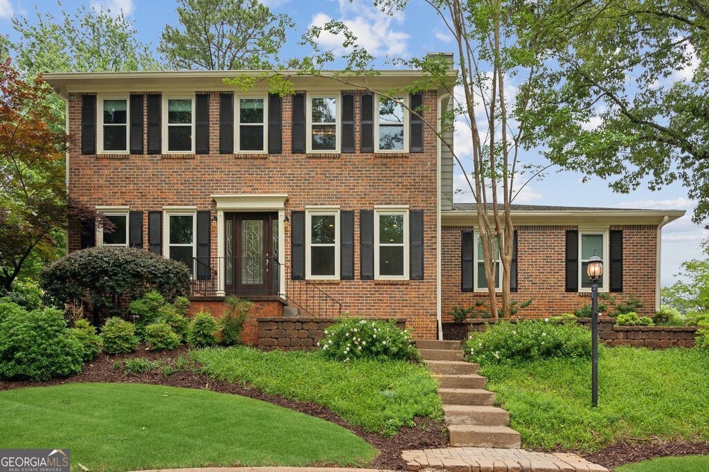 9800 Woodfall Dr, Roswell, GA 30076 - colonial-style house with brick siding and a front yard