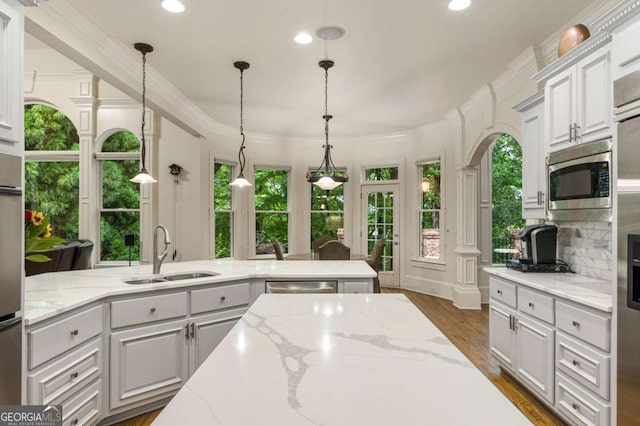 8970 Moor Park Run, Duluth, GA 30097 - kitchen with stainless steel appliances, healthy amount of natural light, recessed lighting, dark wood finished floors, and hanging light fixtures