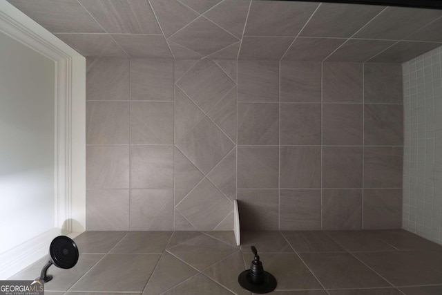 599 Calgary Downs Dr, Winder, GA 30680 - bathroom with tiled shower