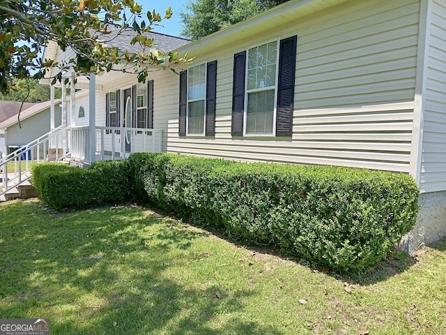 305 Lancelot Ln, Dublin, GA 31021 - view of side of home featuring a lawn and a porch