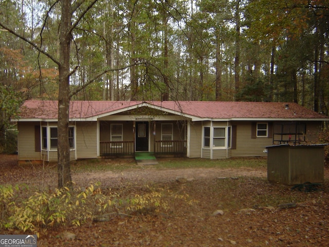 6177 County Road 266, Five Points, AL 36855 - ranch-style house with a porch