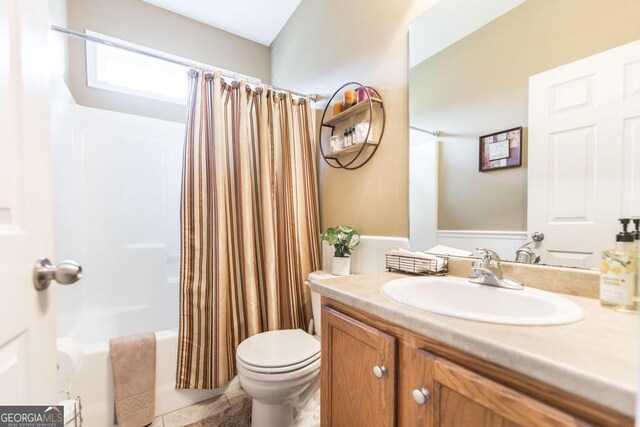 201 Loudon Hill Dr, Warner Robins, GA 31088 - bathroom with vanity, toilet, and shower / bath combination with curtain
