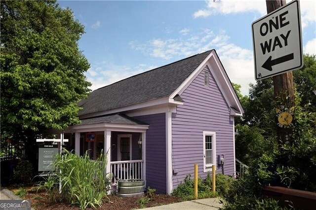 611 Pickett St SE, Atlanta, GA 30316 - view of side of property featuring a shingled roof and a porch