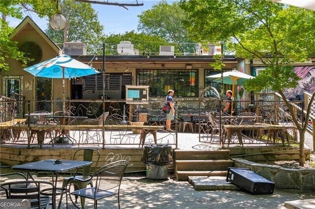 611 Pickett St SE, Atlanta, GA 30316 - surrounding community featuring outdoor dining space and a patio