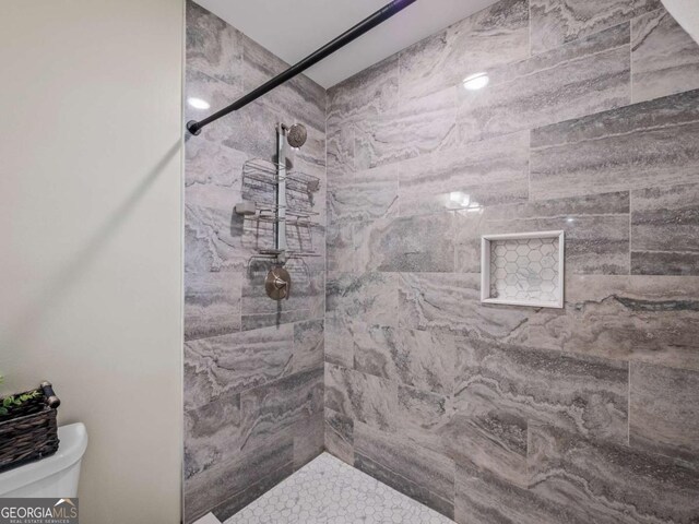 1488 Vine St NE, Gainesville, GA 30501 - bathroom featuring a tile shower and toilet