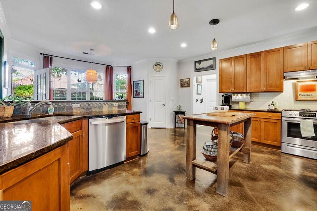 2295 Hemrick Rd, Cumming, GA 30041 - kitchen with stainless steel appliances, finished concrete floors, tasteful backsplash, recessed lighting, and under cabinet range hood