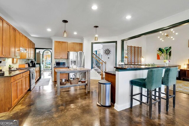 2295 Hemrick Rd, Cumming, GA 30041 - kitchen with stainless steel appliances, decorative backsplash, a kitchen bar, and recessed lighting