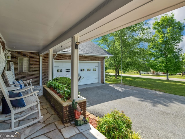 571 Swint Rd, Griffin, GA 30224 - view of patio / terrace with driveway