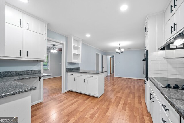 3047 Hudson Ct, Decatur, GA 30033 - kitchen featuring black appliances, a chandelier, light wood finished floors, crown molding, and white cabinetry