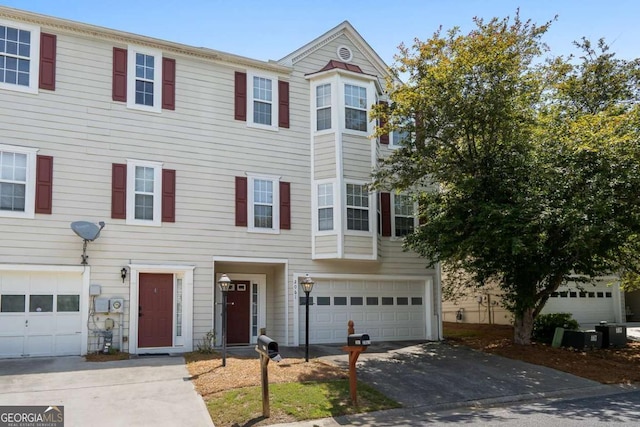 2061 Pinnacle Pointe Dr, Norcross, GA 30071 - multi unit property featuring driveway and a garage