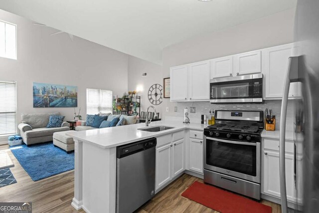 2061 Pinnacle Pointe Dr, Norcross, GA 30071 - kitchen with appliances with stainless steel finishes, a sink, light countertops, and a peninsula