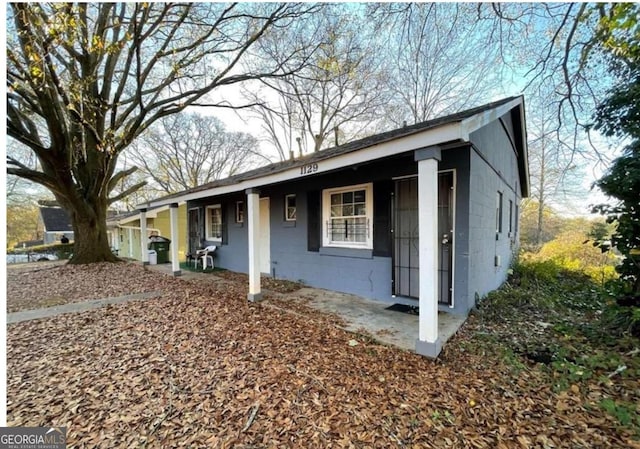 1129 Windsor St SW, Atlanta, GA 30310 - view of front facade featuring concrete block siding