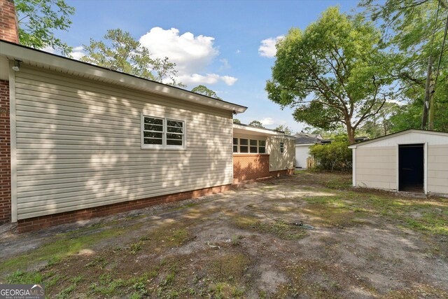 2310 Toussaint Ave, Savannah, GA 31404 - view of yard with a shed