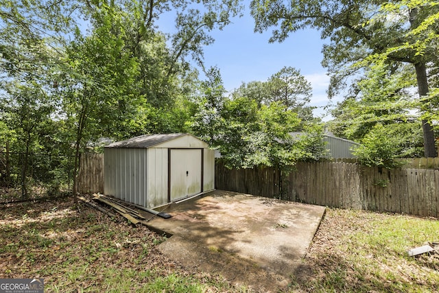 214 Highland Dr, Warner Robins, GA 31088 - fenced backyard with a patio