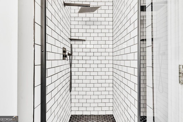 1186 Hawthorn Ln, Grayson, GA 30017 - full bathroom featuring a shower stall