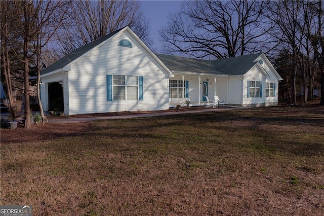 726 Mcdaniel Mill Rd SW, Conyers, GA 30094 - single story home featuring a porch and a front yard