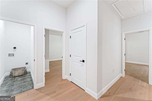 5705 Registry Oaks Ln SE, Mableton, GA 30126 - hall featuring light wood-style floors and baseboards