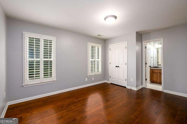 4916 Gathering Pl, Suwanee, GA 30024 - unfurnished bedroom featuring hardwood / wood-style flooring, ensuite bathroom, and a closet