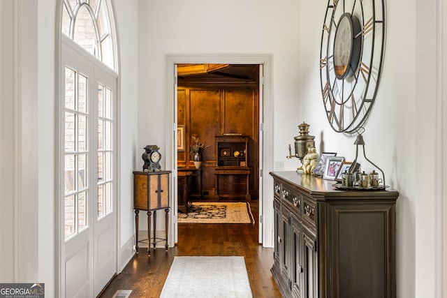 816 Blackfoot Trl, Suwanee, GA 30024 - entrance foyer featuring dark wood-type flooring, baseboards, and a towering ceiling