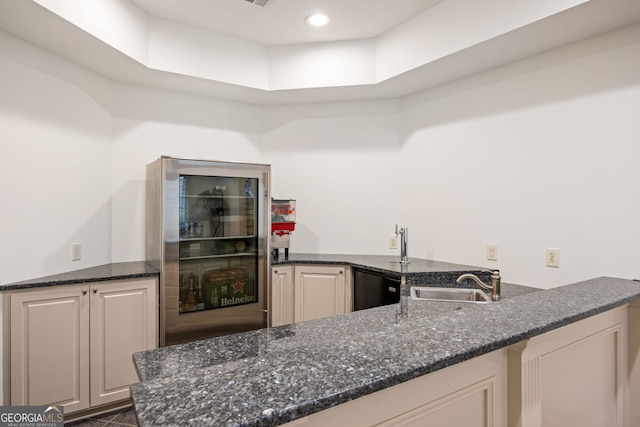 816 Blackfoot Trl, Suwanee, GA 30024 - bar area with beverage cooler, a sink, dishwasher, and recessed lighting