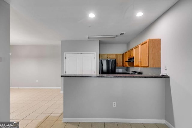 7712 Autry Cir Unit 701, Douglasville, GA 30134 - kitchen featuring freestanding refrigerator, under cabinet range hood, recessed lighting, baseboards, and a peninsula