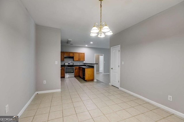 7712 Autry Cir Unit 701, Douglasville, GA 30134 - kitchen with stainless steel electric range, extractor fan, a chandelier, dark countertops, and baseboards