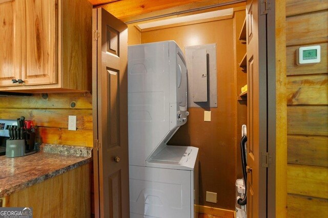 488 S Lemmon Ln Unit 289, Ellijay, GA 30540 - laundry area with stacked washer / drying machine