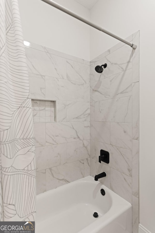 31 Bitter End Ct, Waverly, GA 31565 - bathroom featuring shower / bathtub combination with curtain