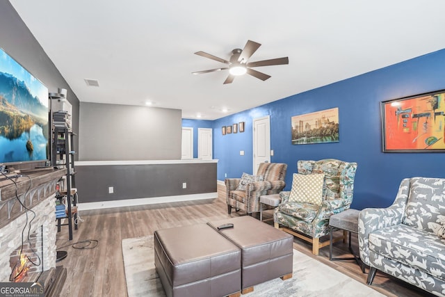 160 Amherst Way, Fayetteville, GA 30215 - living room with wood finished floors, a ceiling fan, baseboards, and recessed lighting