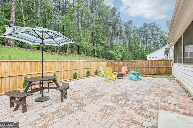 160 Amherst Way, Fayetteville, GA 30215 - fenced backyard featuring an outdoor fire pit and a patio area