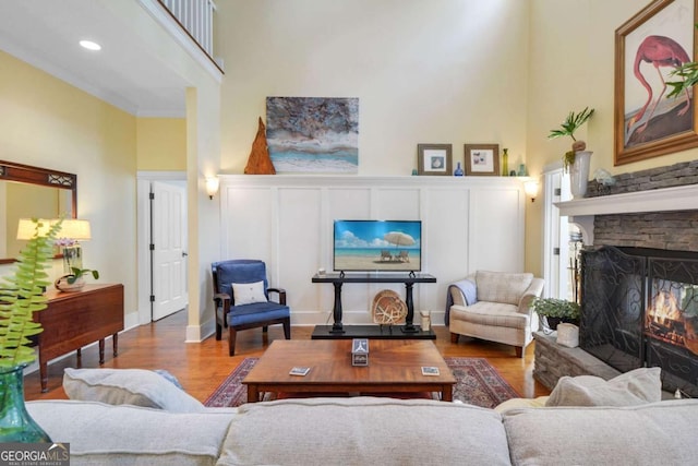 180 Shadow Wood Bnd, Saint Simons, GA 31522 - living room featuring a high ceiling, wood finished floors, and a fireplace