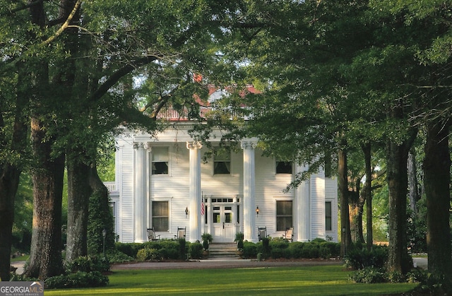 766 E Ave, Madison, GA 30650 - greek revival house featuring a front yard