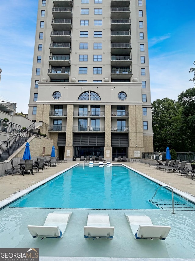 3040 Peachtree Rd Unit 1501, Atlanta, GA 30305 - community pool with a patio area