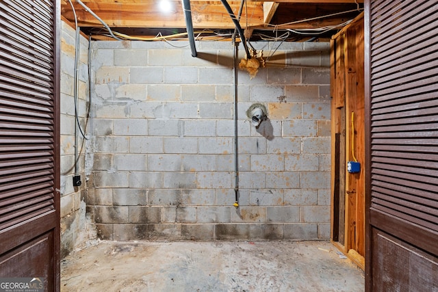 900 Fleetwood Cir SW, Atlanta, GA 30311 - full bathroom featuring unfinished concrete flooring and a tile shower