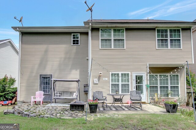 17 Roxbury Ln, Newnan, GA 30265 - back of property with a patio area