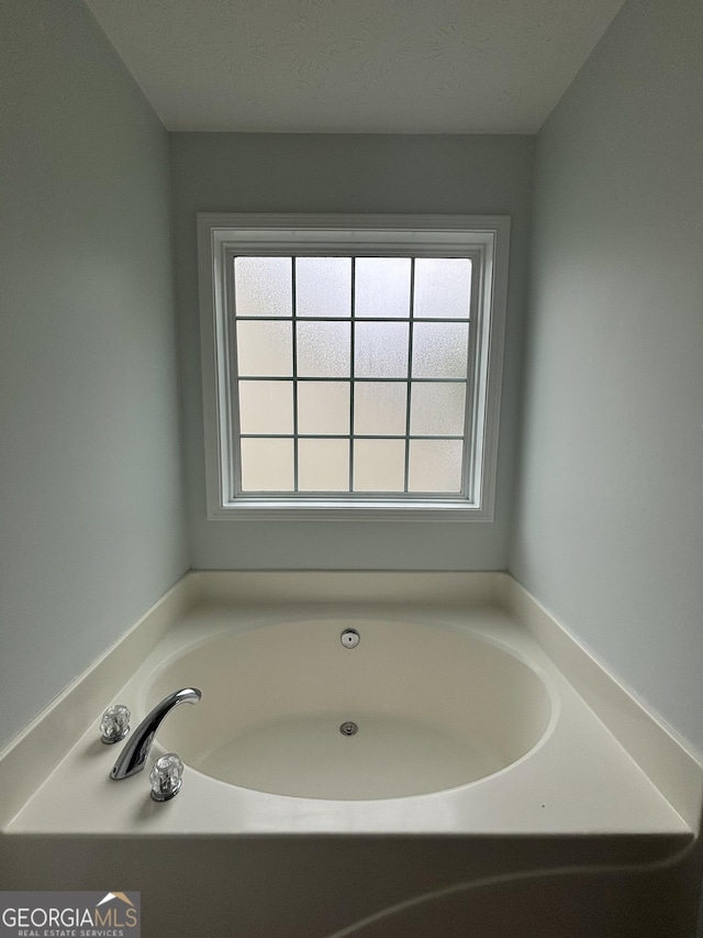 4069 Savannah Ridge Ct, Loganville, GA 30052 - bathroom featuring a garden tub