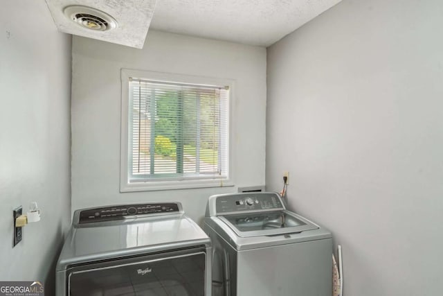2201 Colonial Oak Way, Stone Mountain, GA 30087 - laundry room with washing machine and clothes dryer and a textured ceiling