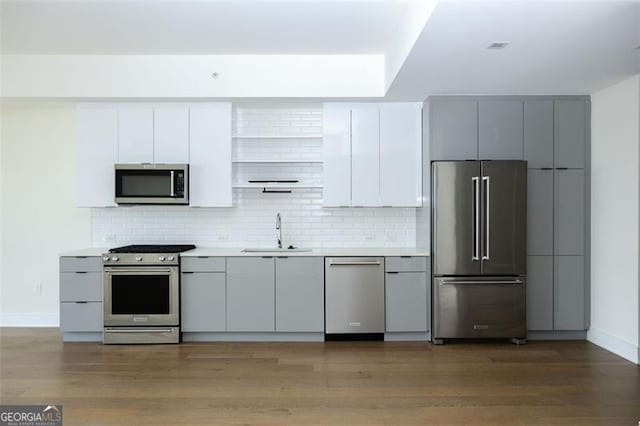 788 Marietta St Unit 311, Atlanta, GA 30318 - kitchen featuring appliances with stainless steel finishes, light wood-type flooring, light countertops, and decorative backsplash
